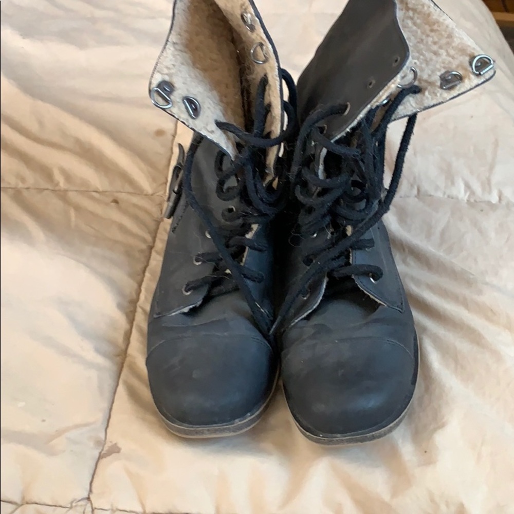 Woman’s boot - Picture 2 of 5
